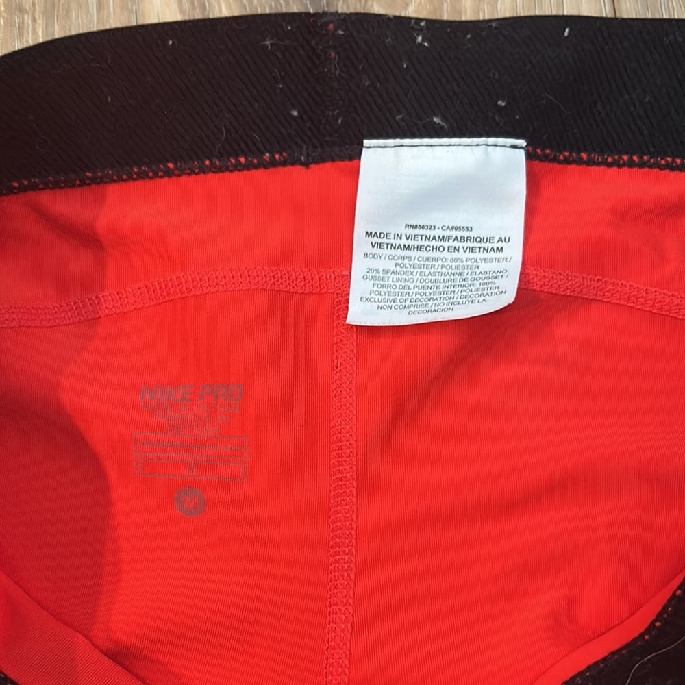 Nike Pro Capris - Picture 2 of 2
